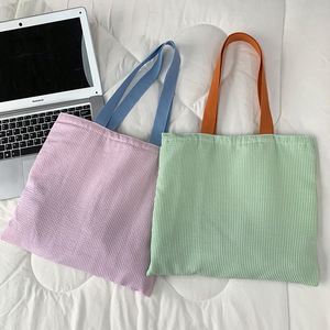 Sac fourre-tout en toile de coton rayé coloré à grande capacité avec logo personnalisé, poche et fermeture éclair pour un usage quotidien - Product Image 3
