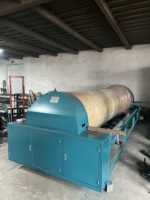 Machine à tisser avec créel pour machine à tisser, support arrière pour fil, créel pour bobine