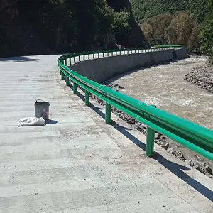 Personalizzazione autostrada guardrail roadway sicurezza anti-collisione w trave barriera di sicurezza in acciaio o binario di protezione