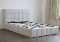 Lit Ottoman Moderne en Bois avec Sommier Relevable et Rangement, Taille Double, Meubles de Chambre à Coucher Exposés à l'IMM Cologne