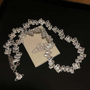 สร้อยข้อมือควีนมาร์เธอร์แซทเทิร์น รุ่นสแควร์สเต็ปคุณภาพสูง จี้หินธรรมชาติทรงสี่เหลี่ยม 18K - Product Image 4