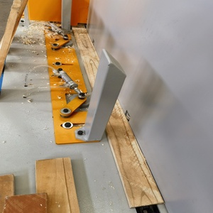 Machine de fraisage de chants de palettes en bois de pointe pour un chanfreinage de précision - Product Image 5