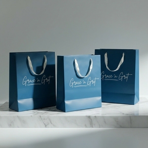 Sacchetti di Carta Personalizzati KM con Stampa Flessografica, Goffratura e Stampa a Caldo per Promozioni e Confezioni di Scarpe - Product Image 4