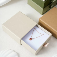 Boîte à bijoux imprimée multicolore tendance avec logo, pour bracelets, colliers, boucles d'oreilles, bagues et accessoires