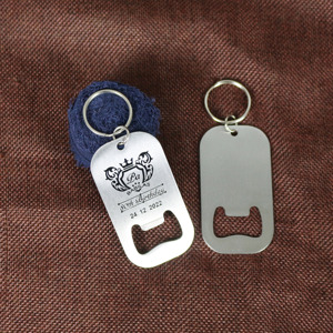 <span class=keywords><strong>Porte</strong></span>-clés ouvre-bouteille <span class=keywords><strong>personnalisé</strong></span> en acier inoxydable avec design <span class=keywords><strong>personnalisé</strong></span> et carte de voeux pour faveurs de <span class=keywords><strong>mariage</strong></span> et cadeaux d'anniversaire - Product Image 2