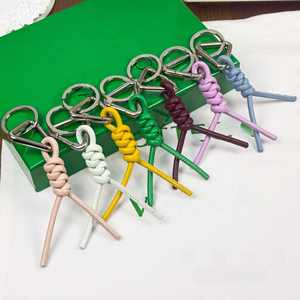 Llavero de Cuero Trenzado Simple, Minimalista, Duradero, para Uso Diario, Accesorio de Moda, Regalo para Hombres y Mujeres - Product Image 3