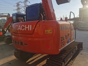 Mini-excavatrice sur chenilles Hitachi ZX70 7T d'occasion, modèle 2024, haute qualité, certifiée CE, moteur fiable, boîte de vitesses, fabrication japonaise - Product Image 3