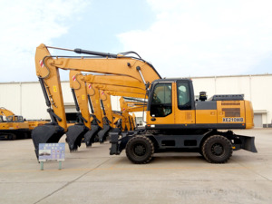 รถขุดขนาดเล็กพร้อมหัวเจาะแบบ Auger และแบบ Bucket รุ่น XE210 - Product Image 2