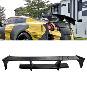 Aileron arrière en fibre de carbone pour GTR35 GT-R avec éclairage LED - Product Image 1