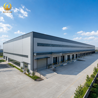 Bâtiment d'entrepôt en structure métallique préfabriqué pour stockage industriel, logistique et distribution