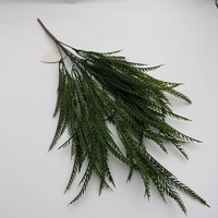 Plantes artificielles, arbustes, fougères, tiges vertes, feuilles de pin artificielles pour la décoration intérieure et extérieure de la maison