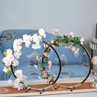 Support de couronne circulaire en métal doré pour la vente en gros, support floral double anneau personnalisable en métal pour mariages et fêtes