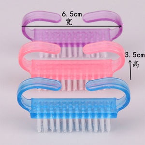 Petite brosse à ongles en corne de bœuf avec manche en plastique pour le nettoyage des ongles, le soin des ongles, le nail art, le maquillage et les salons de manucure - Product Image 3