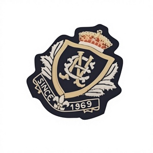 Écusson de blazer en tissu toile 3D entièrement personnalisé, brodé à la main, avec logo et couleurs personnalisées, pour uniformes, avec épingle de sûreté en fil de métal, modèle 2026 - Product Image 1