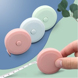 Mini Cinta Métrica Flexible de 1.5M, Retráctil Automática, de Plástico, para Estudiantes, en Colores Nórdicos - Product Image 3