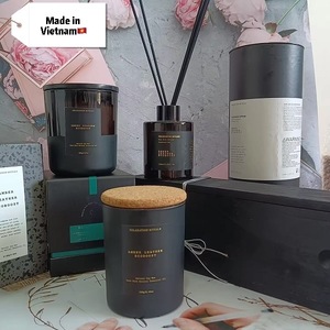 Orient Star Logo Personnalisé Marque Privée Huile Essentielle Végétale Grandes Bougies Parfumées en Cire de Soja Naturelle de Couleur Noir Mat avec Boîte - Product Image 1