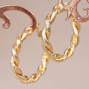 Orecchini a Cerchio Intrecciati per Donne, Gioielli Eleganti e Lucidi alla Moda - Product Image 1