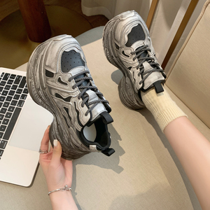 Dropshipping Logo personnalisé 2024 Nouveau style de baskets décontractées épaisses lumineuses pour femmes Chaussures de marche style de créateur de mode - Product Image 6