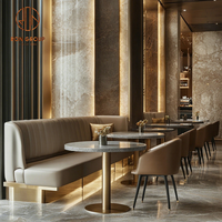 Meubles de café, de restaurant et de salon de thé, table carrée avec plateau en marbre gris, ensemble de chaises de restaurant et canapé en cuir véritable brun