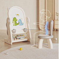 VSUCH Jouet à dessiner en forme de dinosaure mignon Planche à dessin magnétique sans poussière pour bébé 67 cm-79 cm Hauteur réglable Panier de rangement en plastique