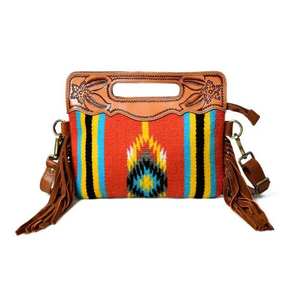 Bolso de Mano Tipo Clutch para Mujer, Diseño Geométrico, Tejido de Algodón y Poliéster con Cuero Repujado y Detalles Navajo Coloridos, Fabricantes - Product Image 1