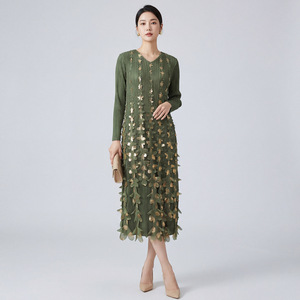 Nouvelle Arrivée 2026 – Robe Élégante Femme Coupe A-Line Taille Naturelle Plissée Froncée Col V Manches Longues Longueur Genou Pétale 3D Écologique - Product Image 3