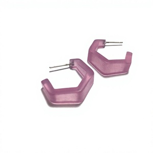 Pendientes de Aro de Resina Acrílica Transparente Morada con Diseño Geométrico, Modernos y Únicos para Mujer, Joyería de Resina Lucite - Product Image 2