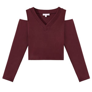 เสื้อทรงเข้ารูปพรีเมียม ผ้าฝ้าย 95% สแปนเด็กซ์ 5% ระบายอากาศดี คอวี โชว์ไหล่ สำหรับผู้หญิง ใส่เที่ยวช่วงซัมเมอร์ - Product Image 4