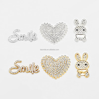 Offre Spéciale brillant papillon métal sabot breloques perle coeur rouge lèvres série pour bijoux alliage chaussures décorations accessoire
