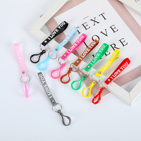 Porte-clés en caoutchouc souple PVC avec breloque lettre, fermoir mousqueton, petit cadeau fait main pour sac, accessoire de sac