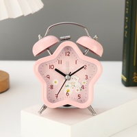Réveil de table créatif et mignon en forme d'étoile pour enfants et étudiants, silencieux, classique et tendance, idéal comme cadeau