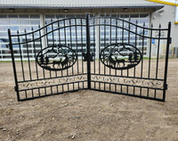 Portail en acier à double battant personnalisé, portail principal en fer forgé facilement assemblable pour ferme équine et clôture de bétail