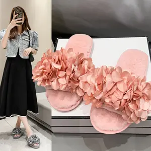 New Winter Flat Slippers Women Popular Plush Slippers Outdoor Travelling Solid Color Flower Soft Soled Ladies Slippers