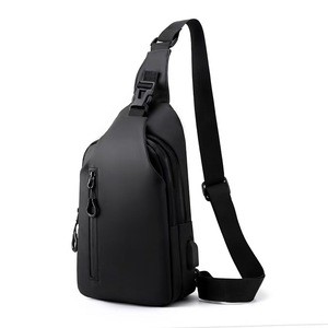 Bolso de Pecho de Lujo para Hombre de Alta Calidad, Bolso de Hombro de Diseño Impermeable con Carga USB para Hombre - Product Image 5