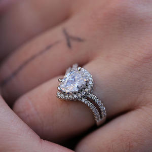 Bague en forme de goutte d'eau pour femmes, pierre pavée scintillante, bijoux créatifs à la mode pour les doigts - Product Image 4