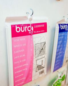 Papier de soie de style Burda |   Tracé semi-transparent |   Recyclable |   5 grandes feuilles 110x150cm rose |   Reporter de motifs |   Durable - Product Image 3