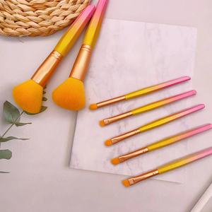 Ensemble de 7 pinceaux de maquillage dégradé rose-jaune, poils synthétiques, manche plat, pour fond de teint, correcteur, et kit de pinceaux de rasage - Product Image 2