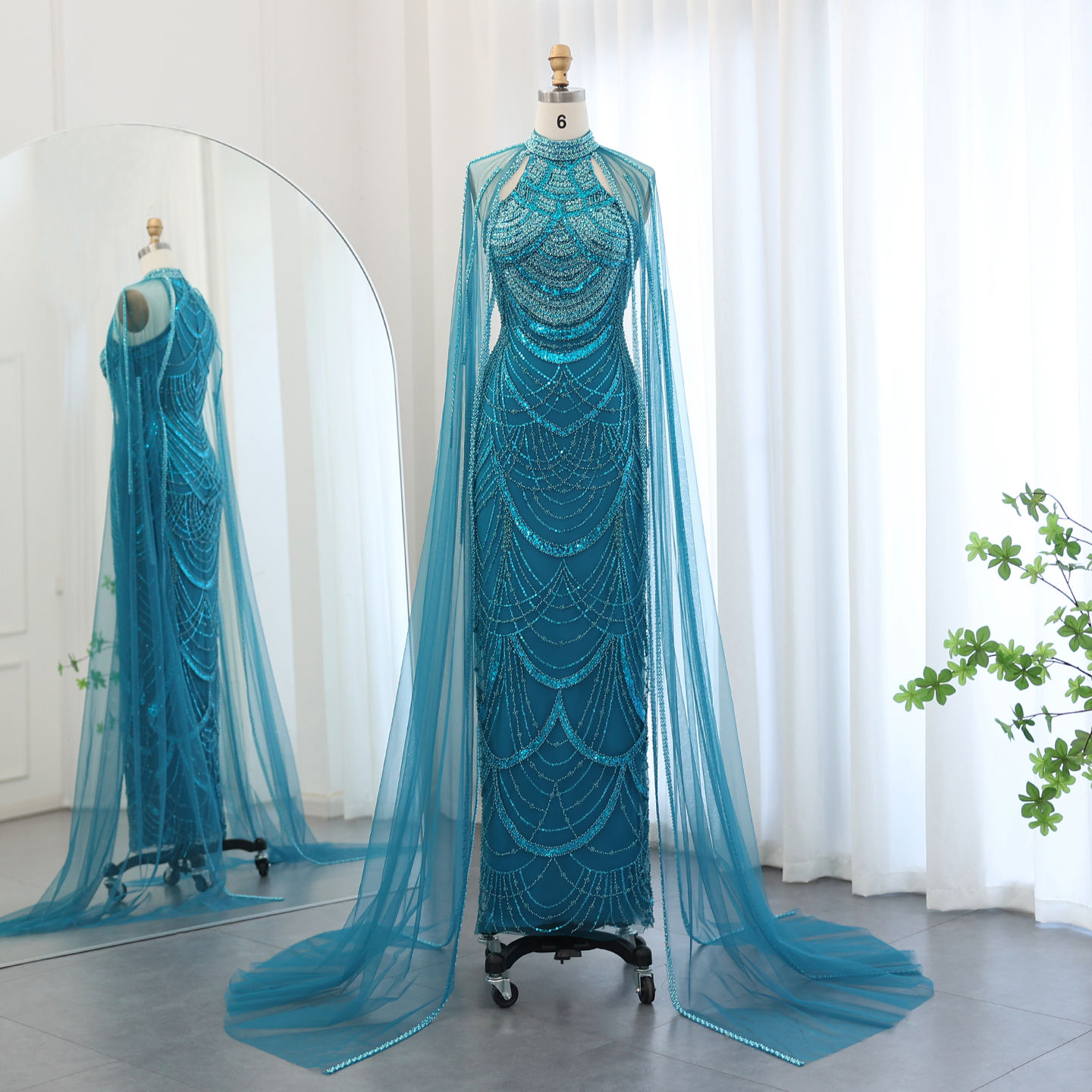 มีสีเขียวขุ่น