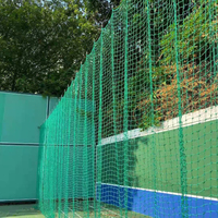 Filet de sécurité pour aire de jeux en HDPE moulé sur mesure, stabilisé aux UV, avec corde d'escalade pour une protection optimale, couleur et taille de maille personnalisables