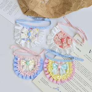 Accesorios Dulces para Perros y Gatos: Pañuelo de Poliéster con Lazo de Encaje Colorido, Diseño de Dibujos Animados, Hecho a Mano - Product Image 1