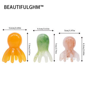 Masajeador de cuero cabelludo de pulpo verde claro y herramienta Gua Sha para relajación profunda, crecimiento del cabello y alivio del nudo muscular - Product Image 1