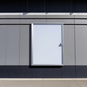 Vitrine verrouillable à taille réglable pour installation murale, idéale pour les restaurants, les bureaux et les bâtiments gouvernementaux - Product Image 3