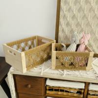 Boîte en bois artisanale avec détails tissés en corde de coton robuste et décorative pour le stockage quotidien à la maison en forme de rectangle