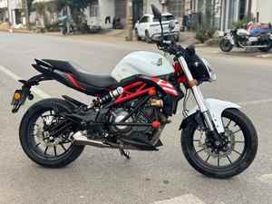 Motocyclette à essence <span class=keywords><strong>Qianjiang</strong></span> Benali Huang 300 avec une capacité de 300 cm³. Moto sportive d'occasion. - Product Image 2