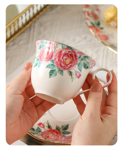 <span class=keywords><strong>Set</strong></span> da tè completo <span class=keywords><strong>Vintage</strong></span> con stampa di Rose decalcomania fiorita porcellana ceramica oro bordo tazza da tè con piattino - Product Image 6