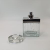 Flacon de parfum carré de luxe personnalisé en verre mat de 80 ml avec bouchon transparent, pulvérisateur à pompe, marquage à chaud et impression sérigraphique