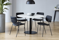 Table à manger ronde en céramique de 4-6 places assises avec base en métal pour le café, le restaurant et la salle à manger.