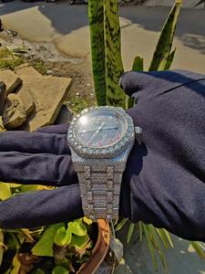 Proveedor indio de relojes de acero inoxidable con diamantes VVS y función de fecha para uso en la oficina y viajes, disponible para la venta. - Product Image 3