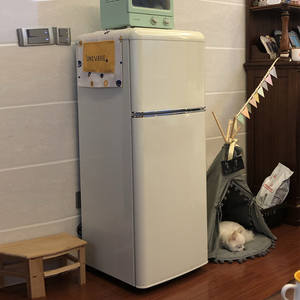 ตู้เย็นมินิขนาด 112 ลิตร แบบละลายน้ำแข็งอัตโนมัติ สไตล์อเมริกัน วินเทจ เหมาะสำหรับบ้าน อพาร์ทเมนท์ หอพัก  รุ่นยอดนิยมในโซเชียลมีเดีย - Product Image 4