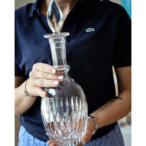 Bouteille à vin en cristal Christofle Osiris au design classique, logo personnalisé, whisky inclus, coffret cadeau élégant en métal et verre, manuel inclus - Product Image 4